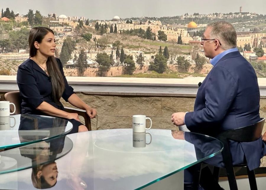 Joel C. Rosenberg interviews Marziyeh Amirizadeh on The Rosenberg Report (Photo courtesy The Rosenberg Report/TBN)