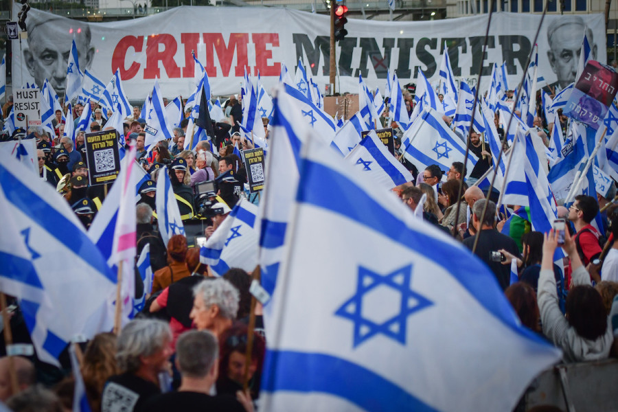 Thousands of Israelis protest the government's planned judicial overhaul, at the Azrieli junction in Tel Aviv, April 15, 2023. (Photo: Avshalom Sassoni/Flash90)