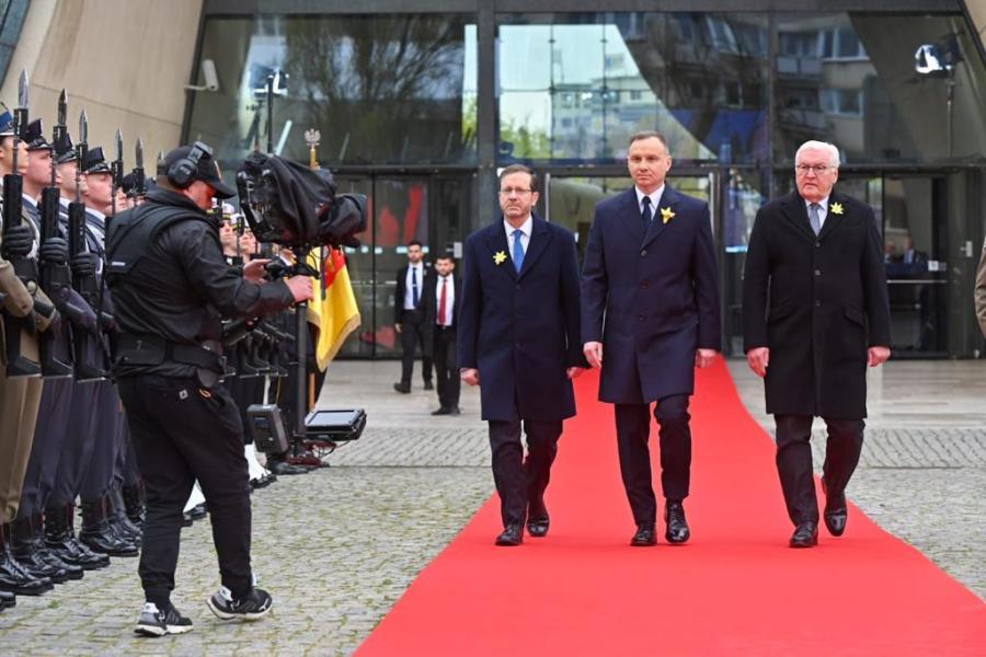 Israeli President Isaac Herzog with Polish President Andrzej Duda and German President Frank-Walter Steinmeier at the 80th Anniversary of the outbreak of the Warsaw Ghetto Uprising ceremony in Warsaw, Poland, Apr. 19, 2023 (Photo: Kobi Gideon/GPO)