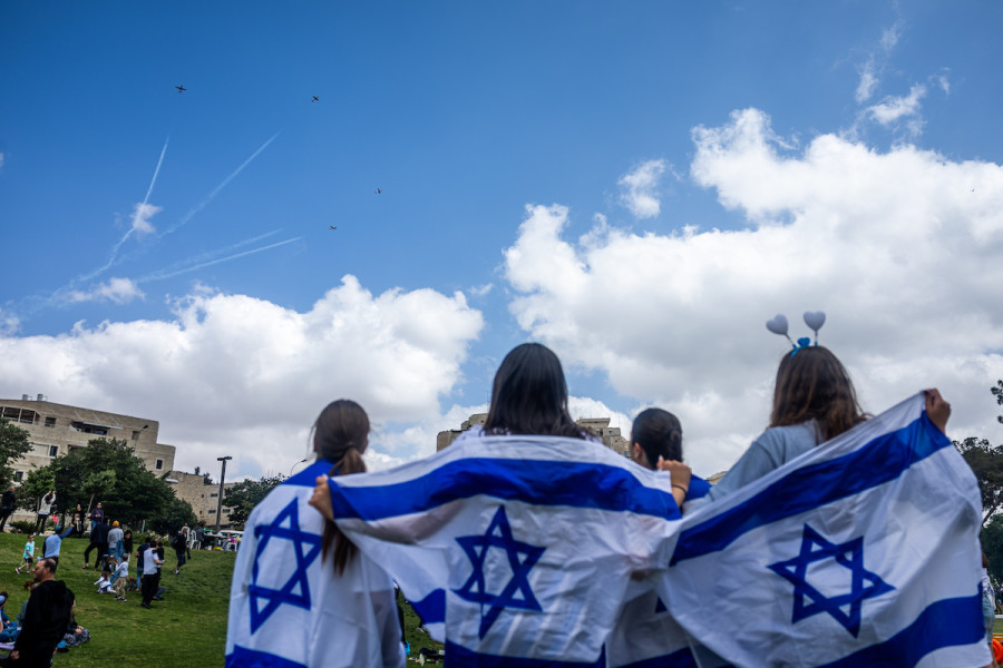 Israeli air force aerobatic team perform a flyover on Israel's 74th Independence Day celebrations in Saker Park, Jerusalem, May 5, 2022. (Photo: Yonatan Sindel/Flash90)