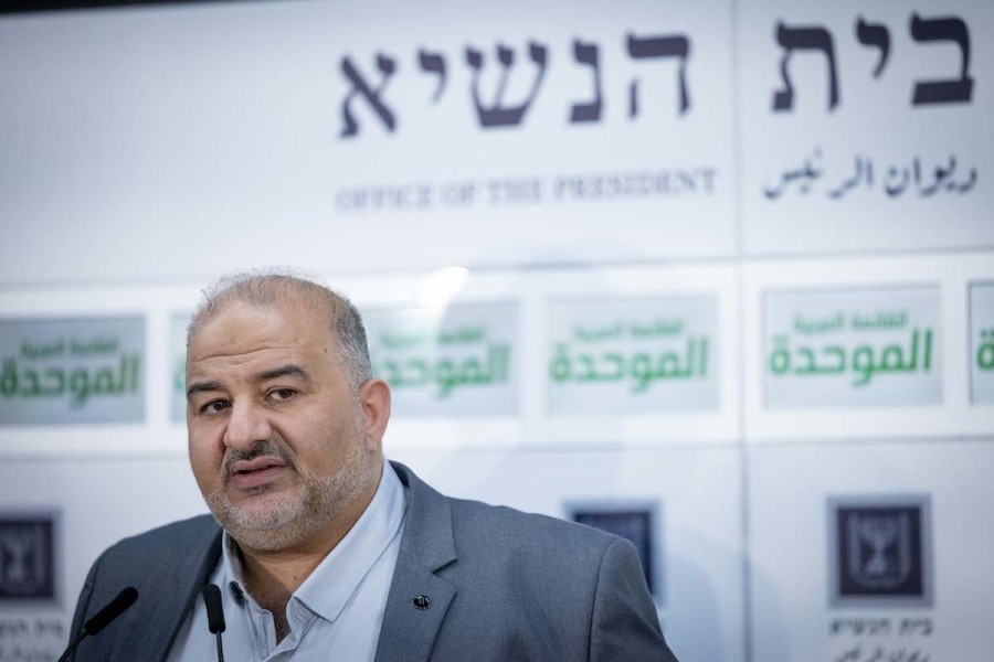 Ra'am party head MK Mansour Abbas speaks to the press, Nov. 10, 2022. (Photo: Yonatan Sindel/Flash90)