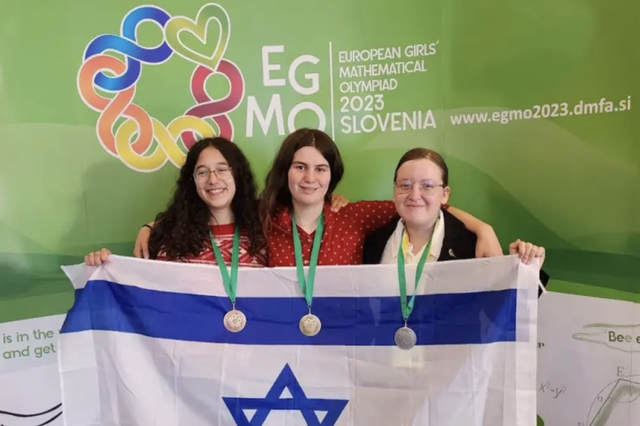 Israeli girl's team at the mathematical competition in Slovenia
(Photo: Future Scientists Center and Ministry of Education)