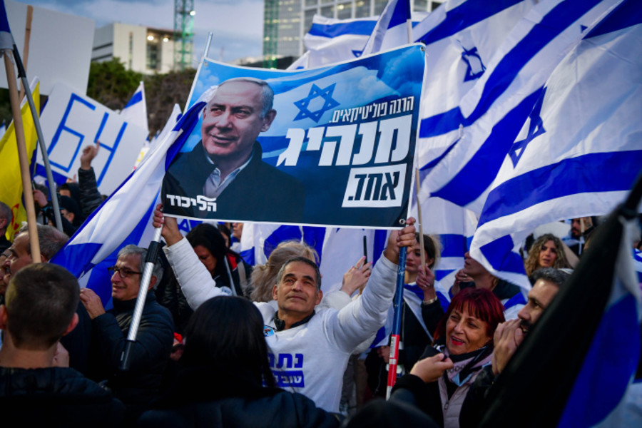 Right-wing Israelis attend a rally in support of the government's planned judicial overhaul, in Tel Aviv on March 30, 2023. Photo by Avshalom Sassoni/Flash90