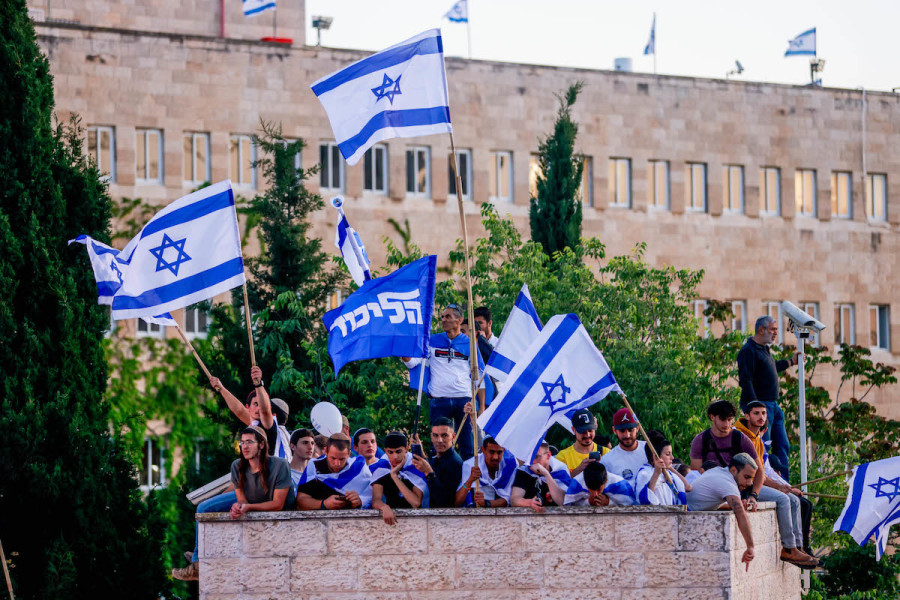 Right-wing Israelis attend a rally in support of the government's planned judicial overhaul, outside the Knesset in Jerusalem, April 27, 2023. (Photo: Erik Marmor/Flash90)