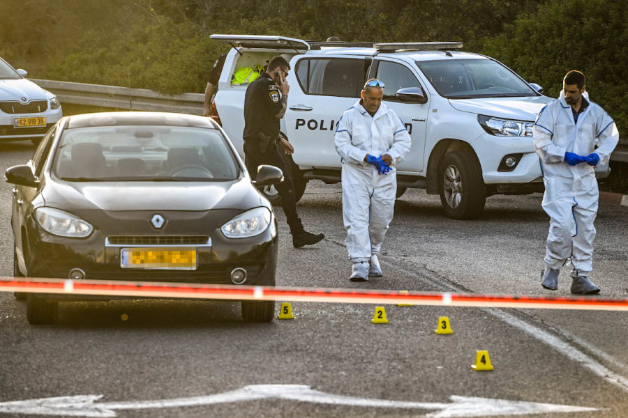 Police at the scene where a man was shot while driving his car, in the Arab city of Shfar'am in northern Israel, May 3, 2023. (Photo: Flash90)