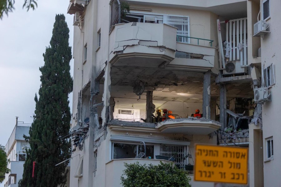 Police and rescue forces at the scene where a rocket fired from Gaza hit and damaged a house, killing one, in Rehovot, May 11, 2023. (Photo: Yossi Aloni/Flash90)