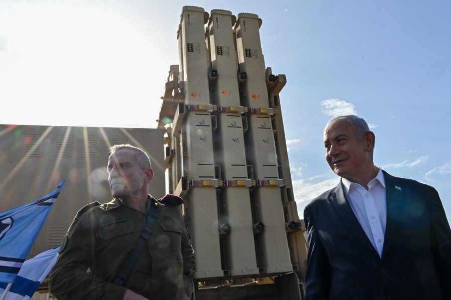 Israeli Prime Minister Benjamin Netanyahu visits IDF 66th Battalion, the David's Sling Battalion (Photo: Kobi Gideon/GPO)