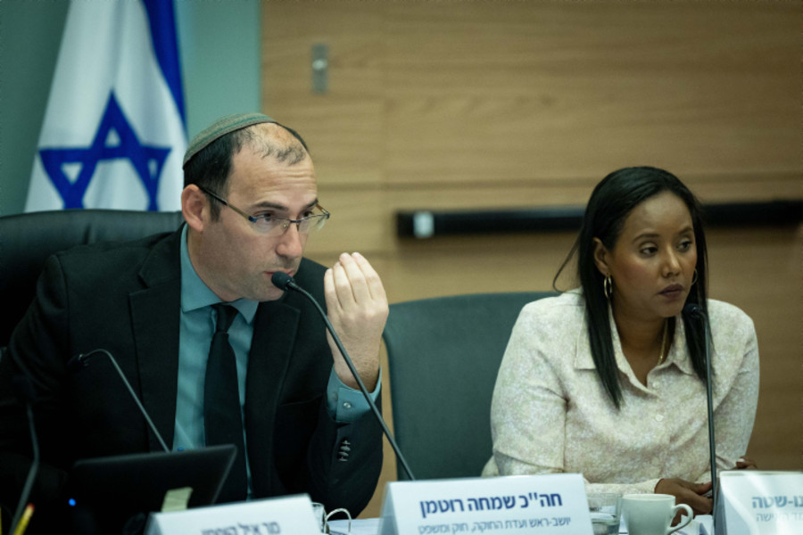 MK Simcha Rotman, head of the Constitution, Law and Justice Committee and Pnina Tamano-Shata, head of the status of Women and Gender Equality Committee, lead a meeting at the Knesset in Jerusalem, May 16, 2023. (Photo: Yonatan Sindel/Flash90)