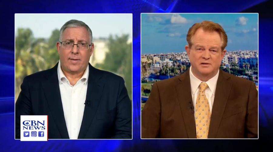 Gordon Robertson interviews Joel C. Rosenberg on CBN's 700 Club (Photo: Screenshot)