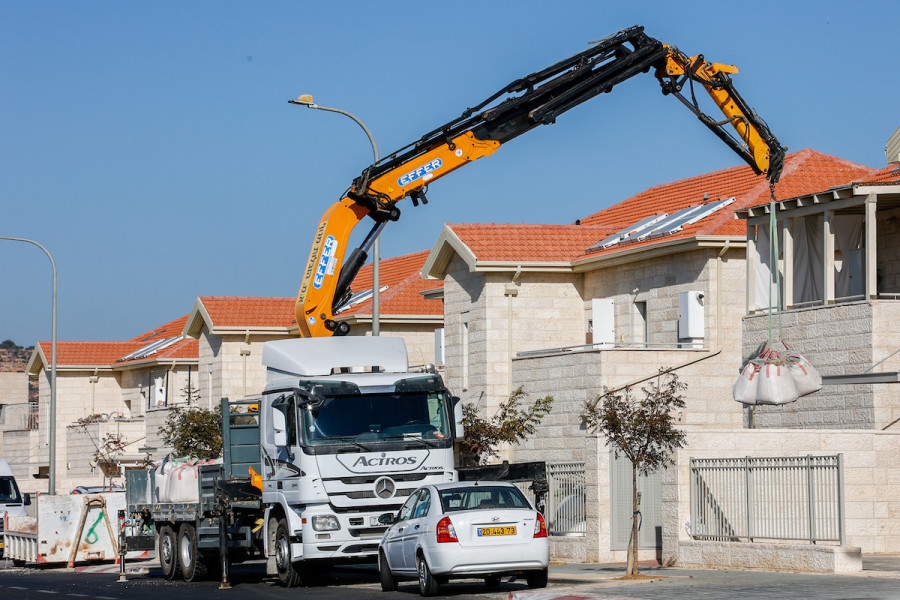 Illustrative - Construction of new housing in the settlement of Efrat in the West Bank, October 25, 2021. (Photo: Gershon Elinson/Flash90)