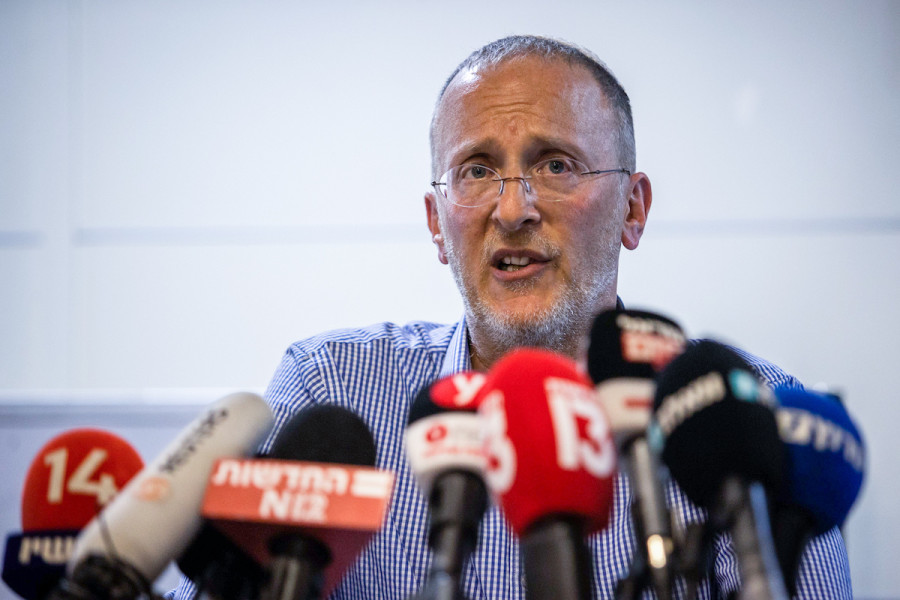 Rabbi Leo Dee, who's two daughters and wife were murdered in a terror attack a few days ago, holds a press conference in Efrat, April 10, 2023. (Photo: Oren Ben Hakoon/Flash90)
