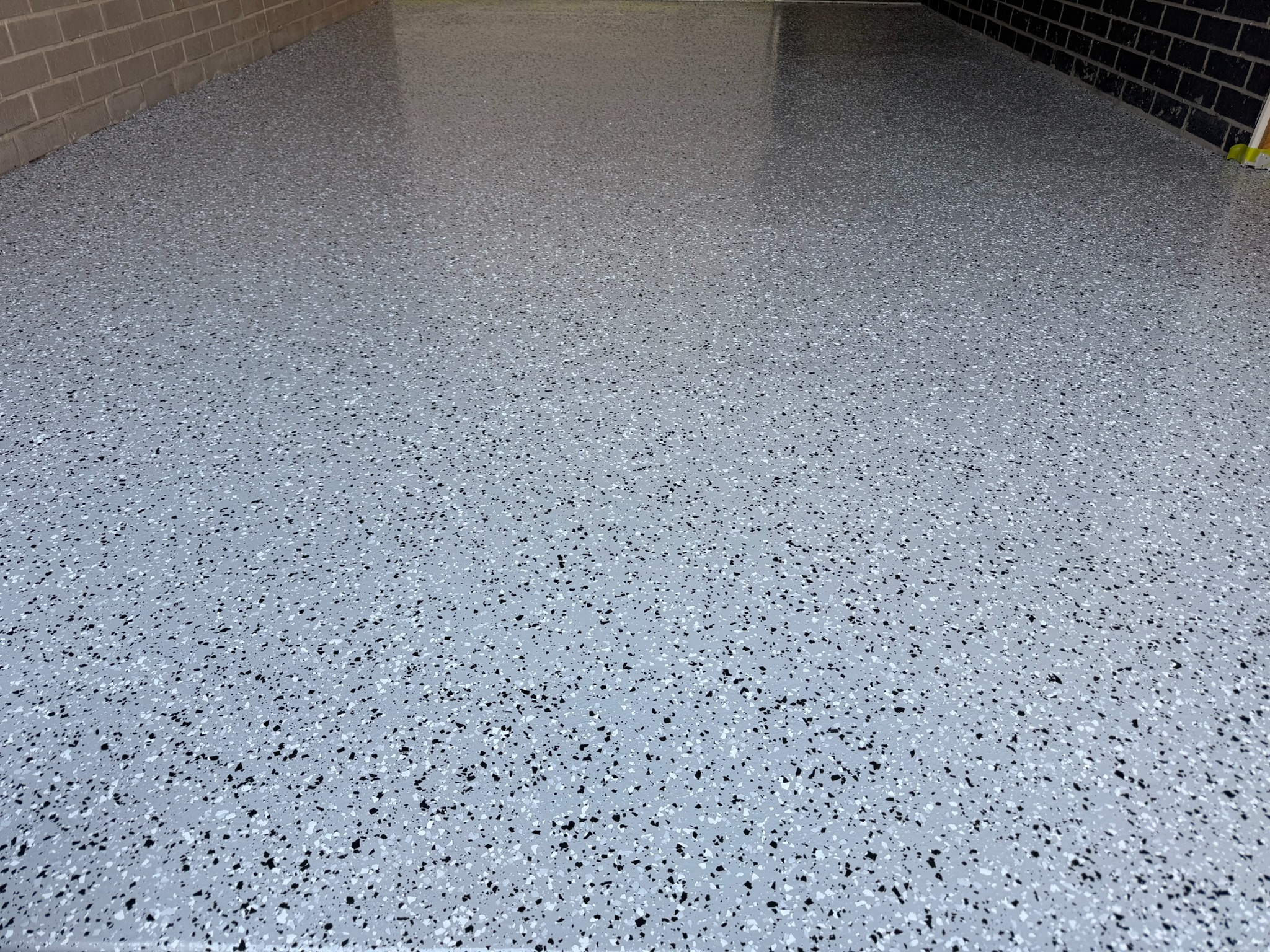 Garage, lightgrey Base with Salt and Pepper