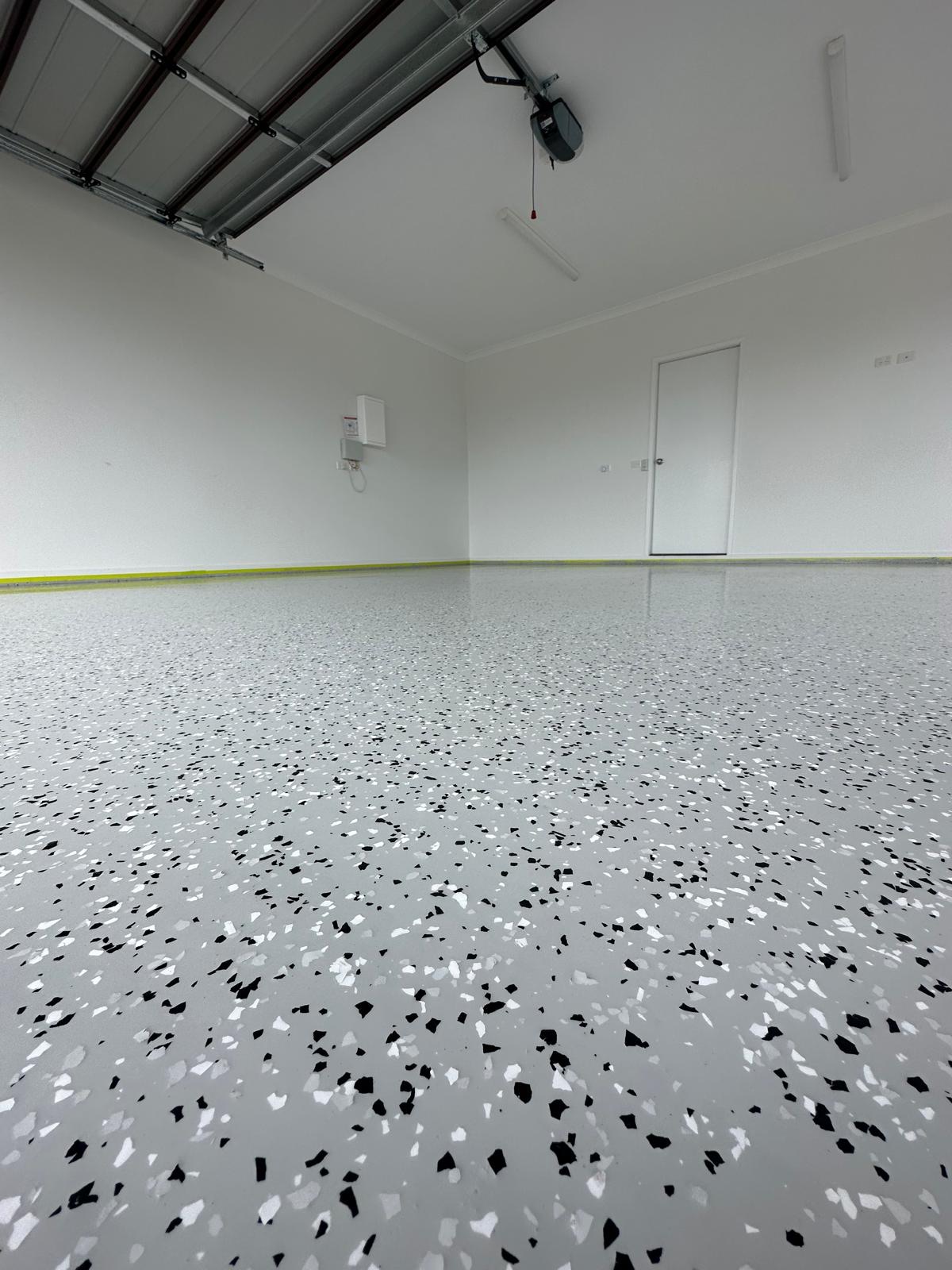Garage, lightgrey basecoat with Salt and Pepper Flakes