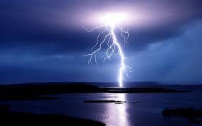 L'eau, la foudre et l'éclipse