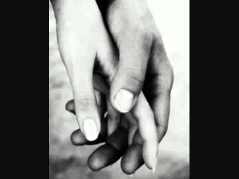 Ses doigts autour de ton cou