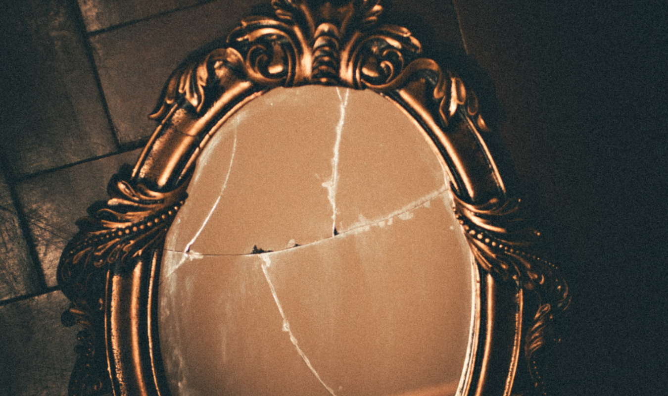 Alice contre l'autre côté du miroir 