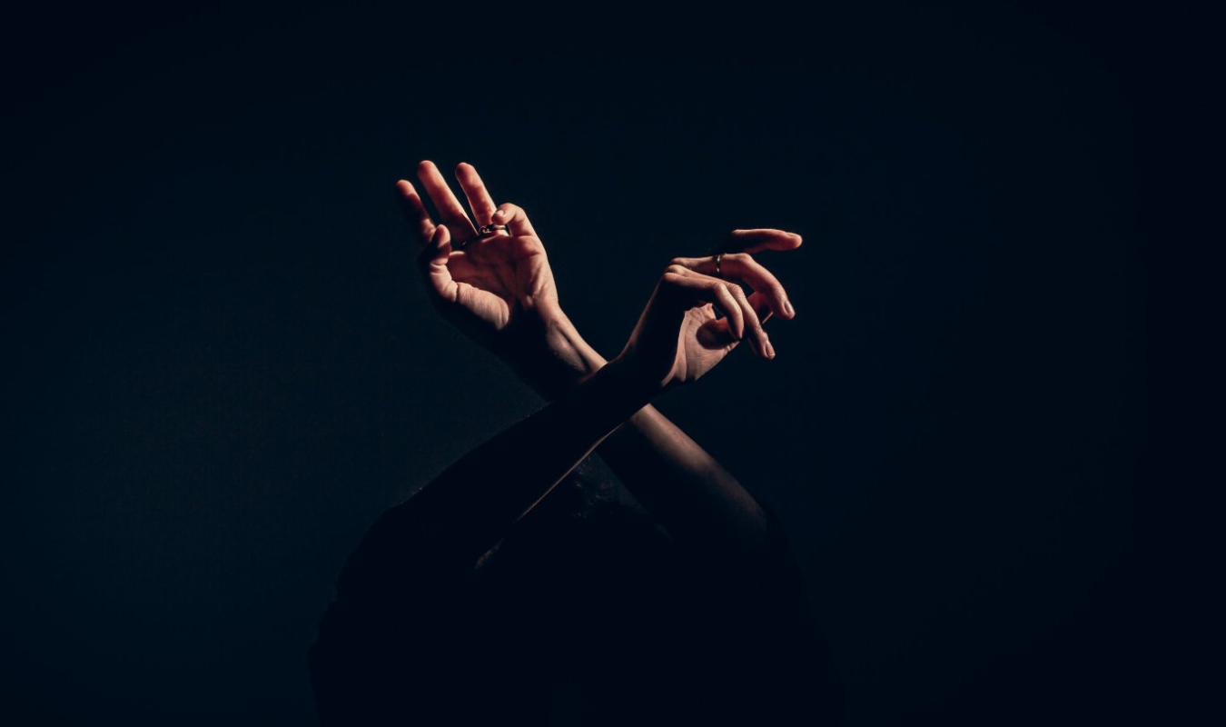 Au milieu des ténèbres, il y a toi..