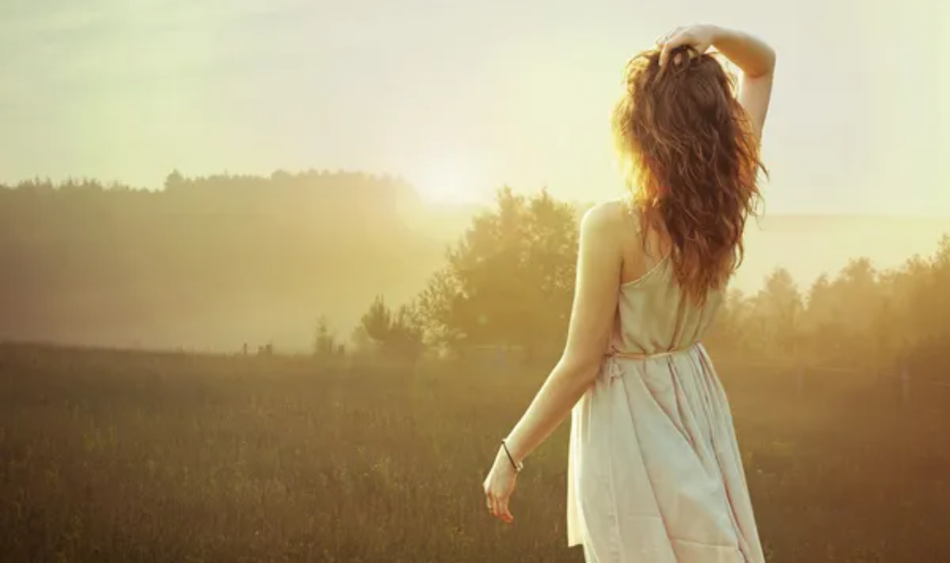 Elle +  lui: une drôle d'histoire.