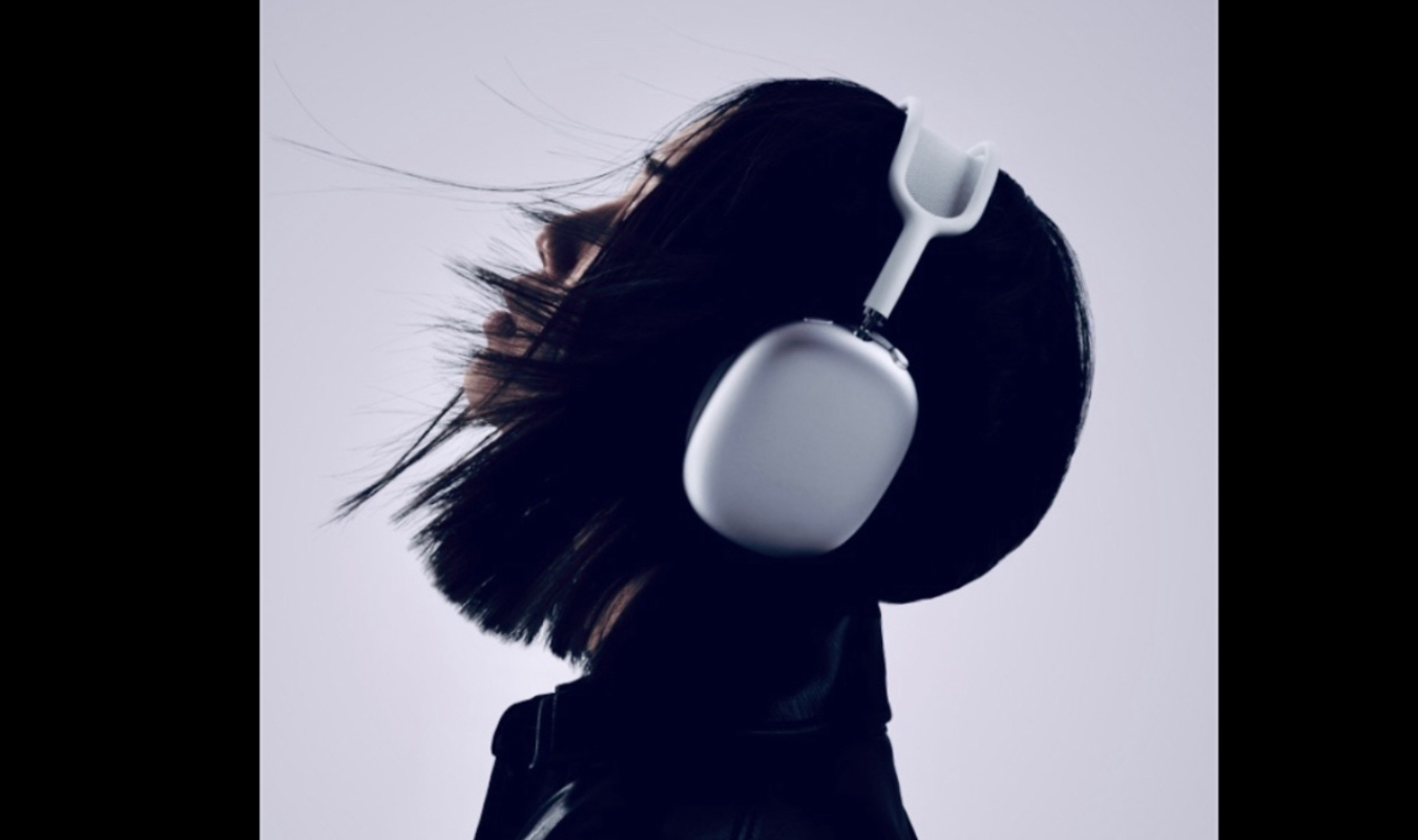 La fille au casque blanc 