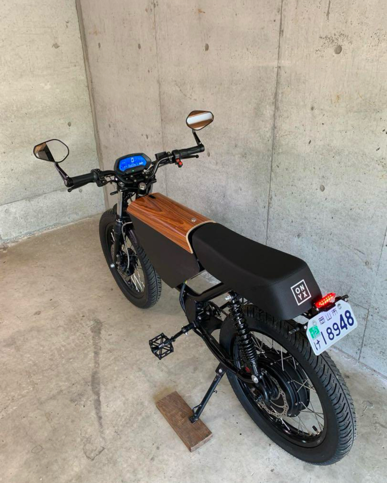ONYX 600W Electric Moped