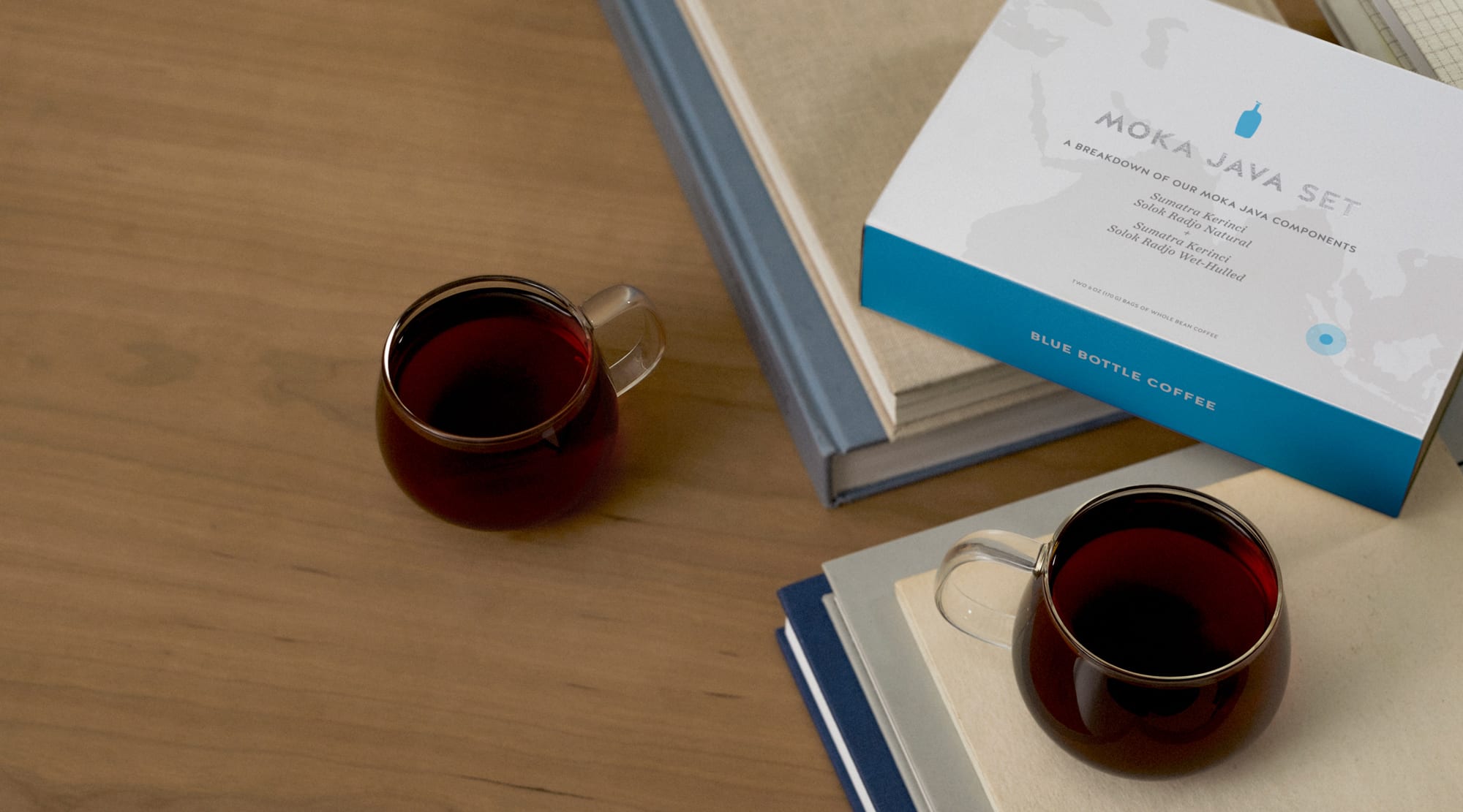 Image of Moka Java Set packaging next to brewed Moka Java coffee in Kinto glass cups