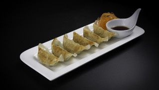 8 - Gyoza mit Huhn (6 Stk.) 8 - Gyoza mit Huhn (6 Stk.)