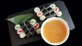 S15 - Vegan Maki Box + Miso Suppe S15 - Vegan Maki Box + Miso Suppe