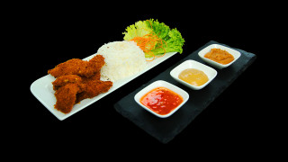 Fischstäbchen, Duftreis, Mango-Orangen Sauce Fischstäbchen, Duftreis, Mango-Orangen Sauce