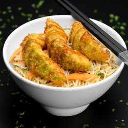Glasnudelsalat mit Tempura Avocado und Teriyaki Sauce Glasnudelsalat mit Tempura Avocado und Teriyaki Sauce