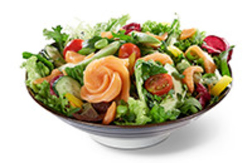 Saisonale Salatmischung mit Lachs Sashimi Saisonale Salatmischung mit Lachs Sashimi