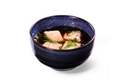 Agedashi Dofu frittierter Tofu in Dashi Brühe Agedashi Dofu frittierter Tofu in Dashi Brühe