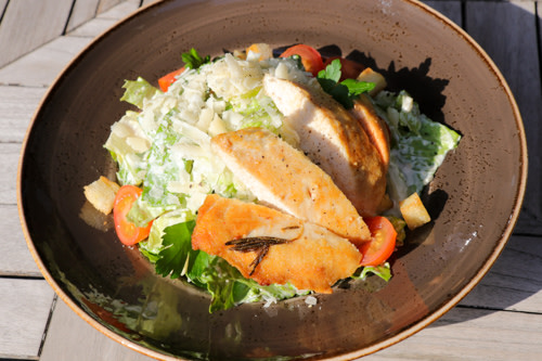 Ceasar Salat mit Hähnchen Ceasar Salat mit Hähnchen