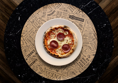 Pizza Maria mit Salami Pizza Maria mit Salami