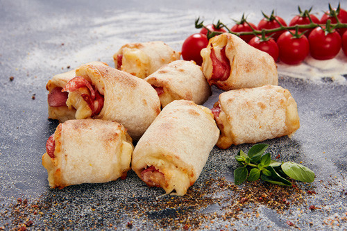 Pizzabrötchen Käse & Salami 8 Stück Pizzabrötchen Käse & Salami 8 Stück
