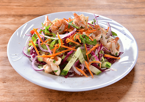 Salat mit gebratenen Riesengarnelen Salat mit gebratenen Riesengarnelen