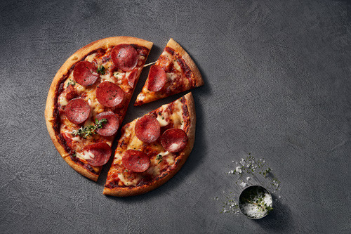 Pizza Salami (halal) ø 26cm Pizza Salami (halal) ø 26cm