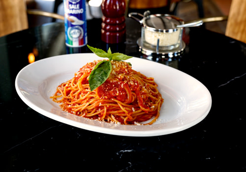 Spaghetti Pomodoro e Basilico Spaghetti Pomodoro e Basilico