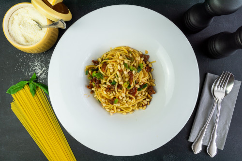Spaghetti Pomodori Secchi e Pinoli Spaghetti Pomodori Secchi e Pinoli