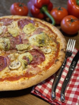 Pizza Quattro Stagioni Pizza Quattro Stagioni