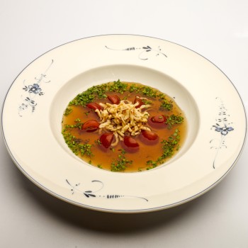 Rinder-Consommé & Flädle Rinder-Consommé & Flädle