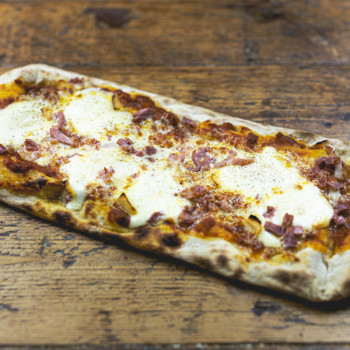 Pinsta Taleggio e Pancetta Pinsta Taleggio e Pancetta