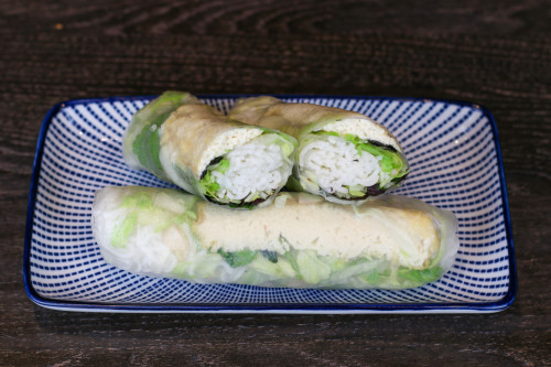 Zwei Sommerrollen (Vegan) Zwei Sommerrollen (Vegan)