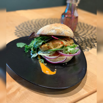3. Veganilicious Burger 3. Veganilicious Burger