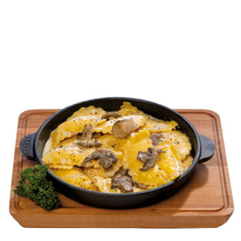 Ravioli mit Pilzen und Trüffelsauce Ravioli mit Pilzen und Trüffelsauce