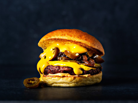 100% Vegan Chili Cheeseburger 100% Vegan Chili Cheeseburger