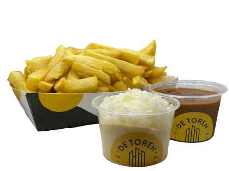 Grote friet sate mayonaise en ui Grote friet sate mayonaise en ui