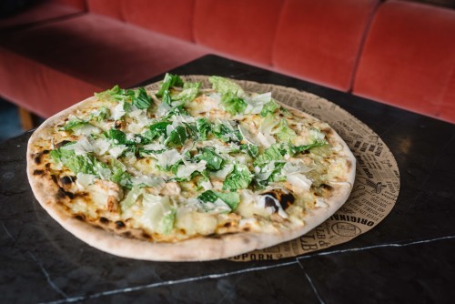 Pizza Caesare e Pollo (Pizza Bianca) Pizza Caesare e Pollo (Pizza Bianca)