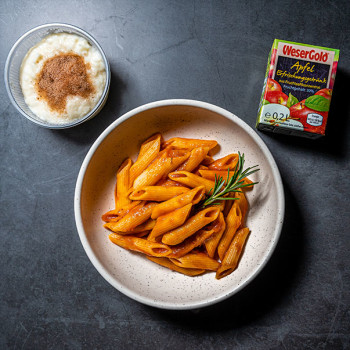 Kids Menü - Penne in fruchtiger Tomatensoße Kids Menü - Penne in fruchtiger Tomatensoße