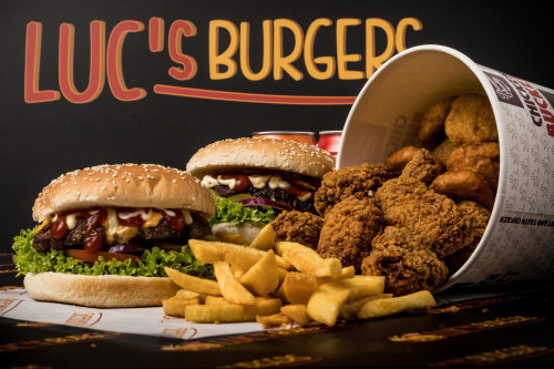 Burgermenu met steakhouse friet en chicken bucket Burgermenu met steakhouse friet en chicken bucket