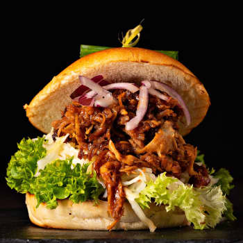 Neandertal Pulled Pork Burger Neandertal Pulled Pork Burger